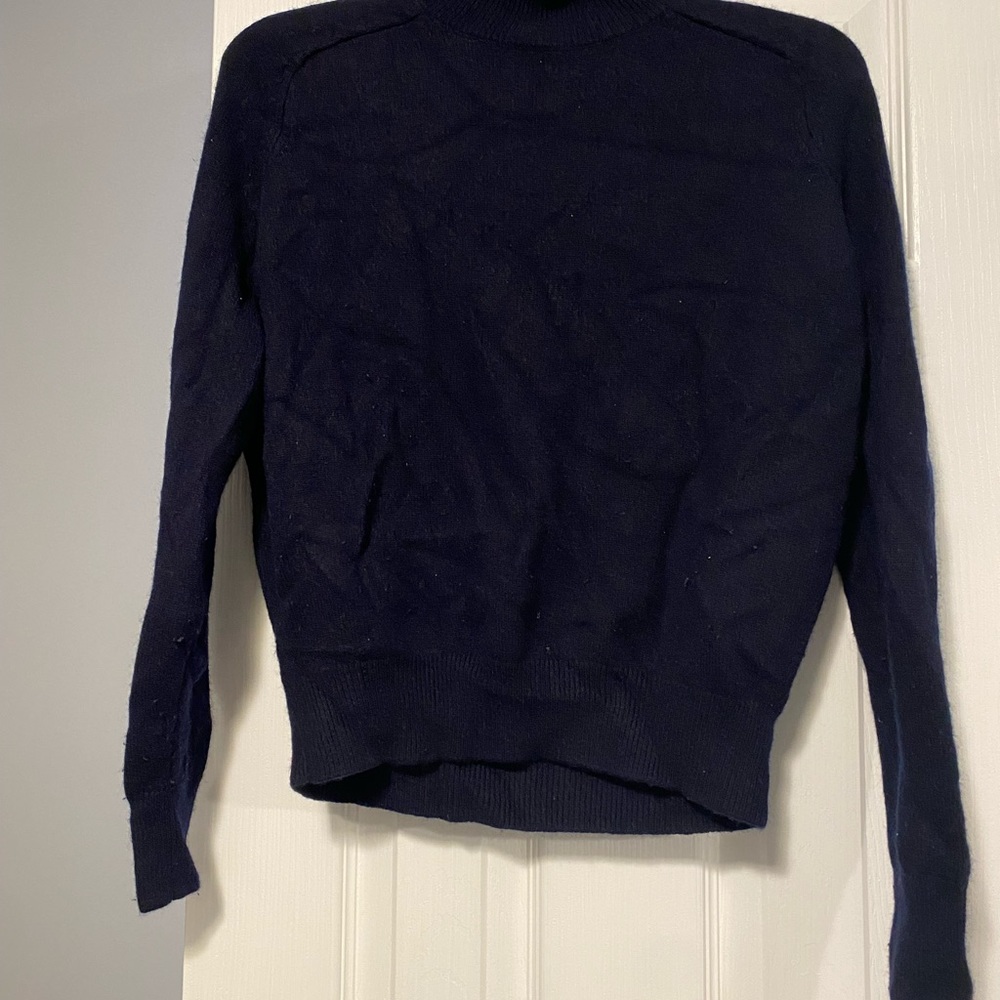 VINCE. Beautiful navy blue sweater